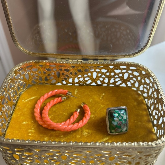 Elegant vintage gold filigree trinket jewelry box organizer 🎁 - Picture 1 of 6